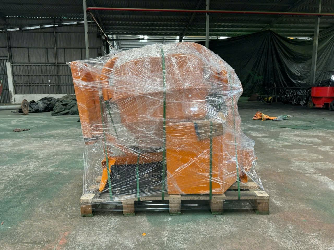Loading LCL container