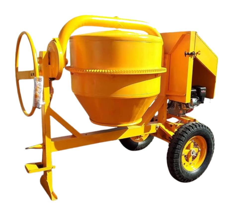 Phu Long 350 L concrete mixer with pneumatic tyres and gasoline engine