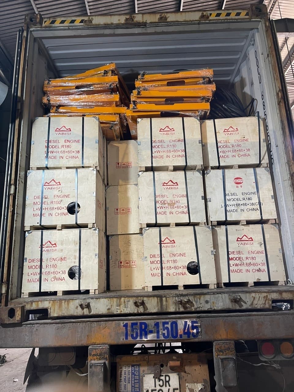 Lô hàng máy trộn + động cơ diesel